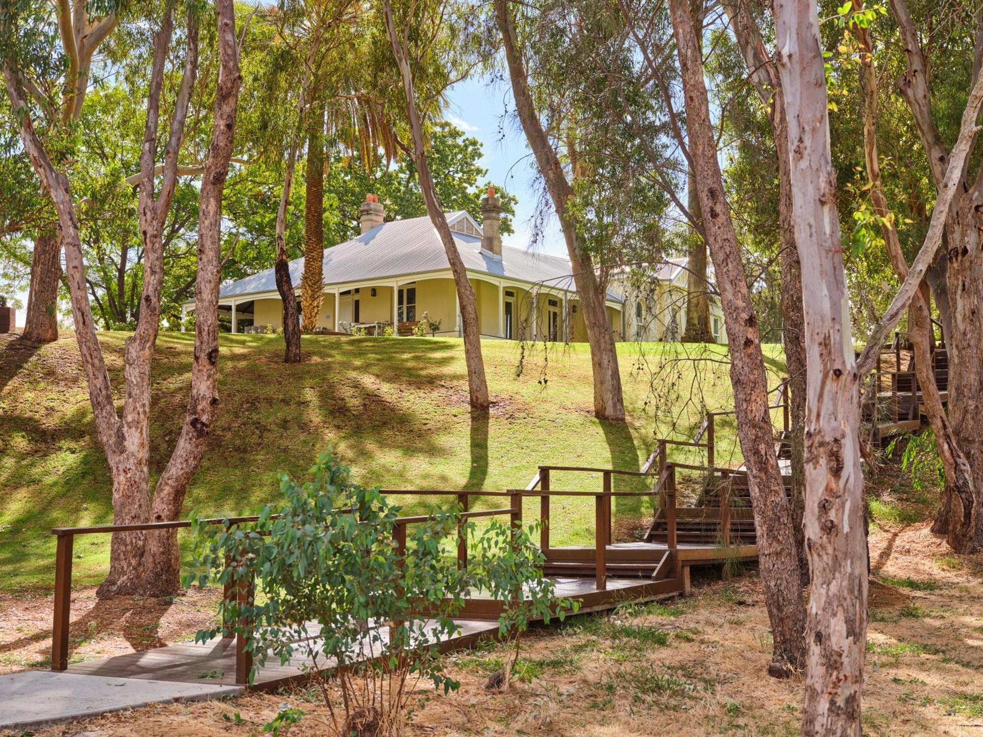 West Swan Maya Maya At Mandoon Estate מראה חיצוני תמונה The Old Rectory, 2012