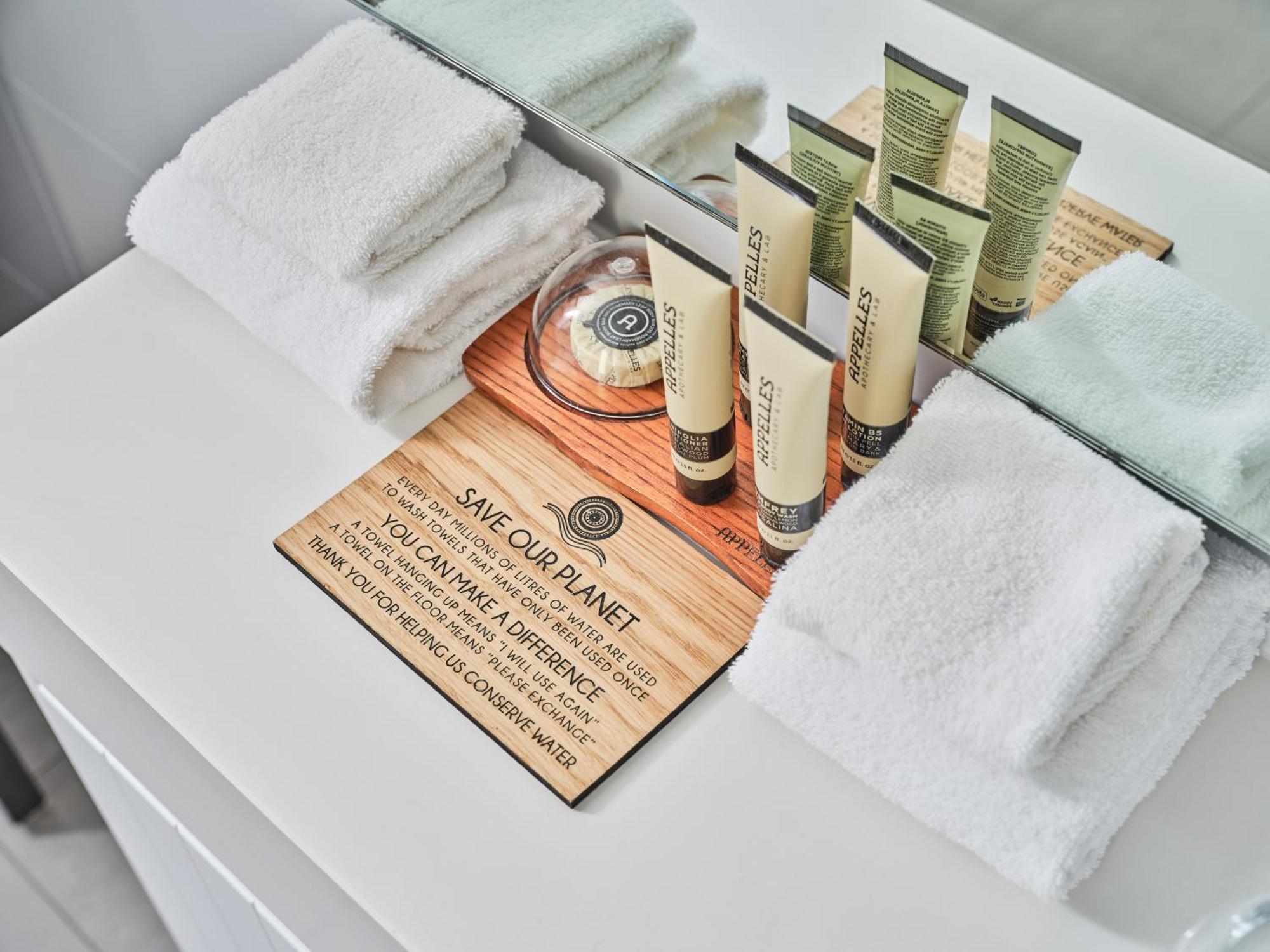 West Swan Maya Maya At Mandoon Estate מראה חיצוני תמונה A selection of the amenities provided by the hotel