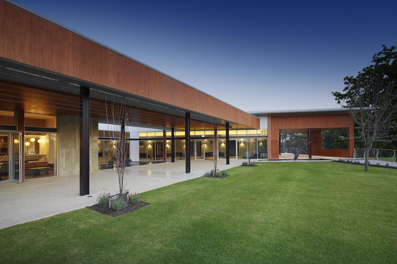 West Swan Maya Maya At Mandoon Estate מראה חיצוני תמונה The residence of the Mexican Ambassador in Canberra